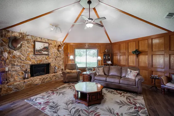 2850 Fm 2, Navasota, TX 77868