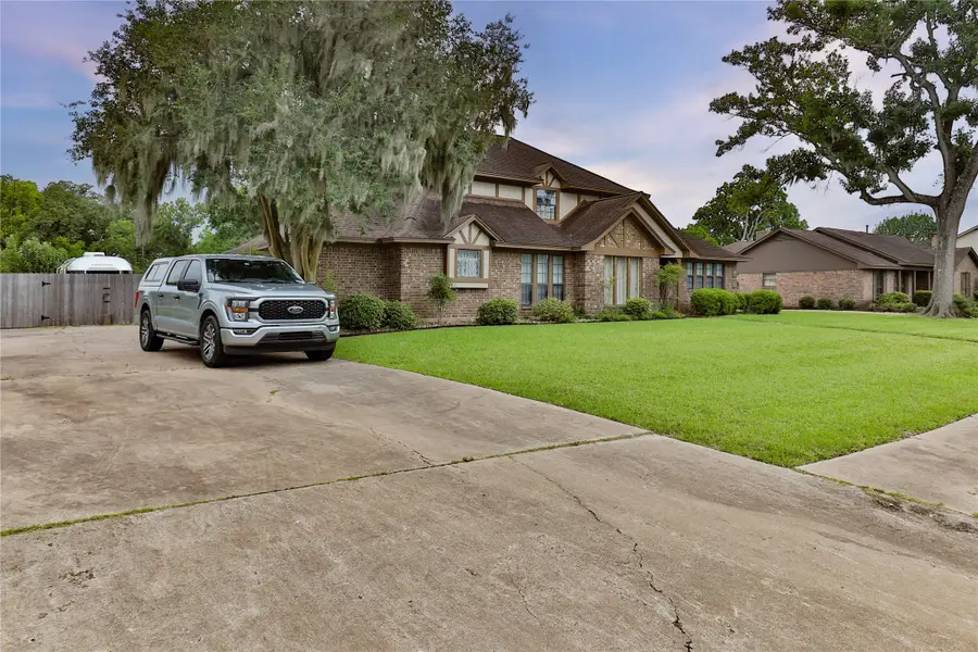 101 White Oak Drive, Lake Jackson, TX 77566 - #2