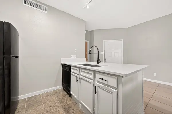 10855 Meadowglen Lane #608, Houston, TX 77042