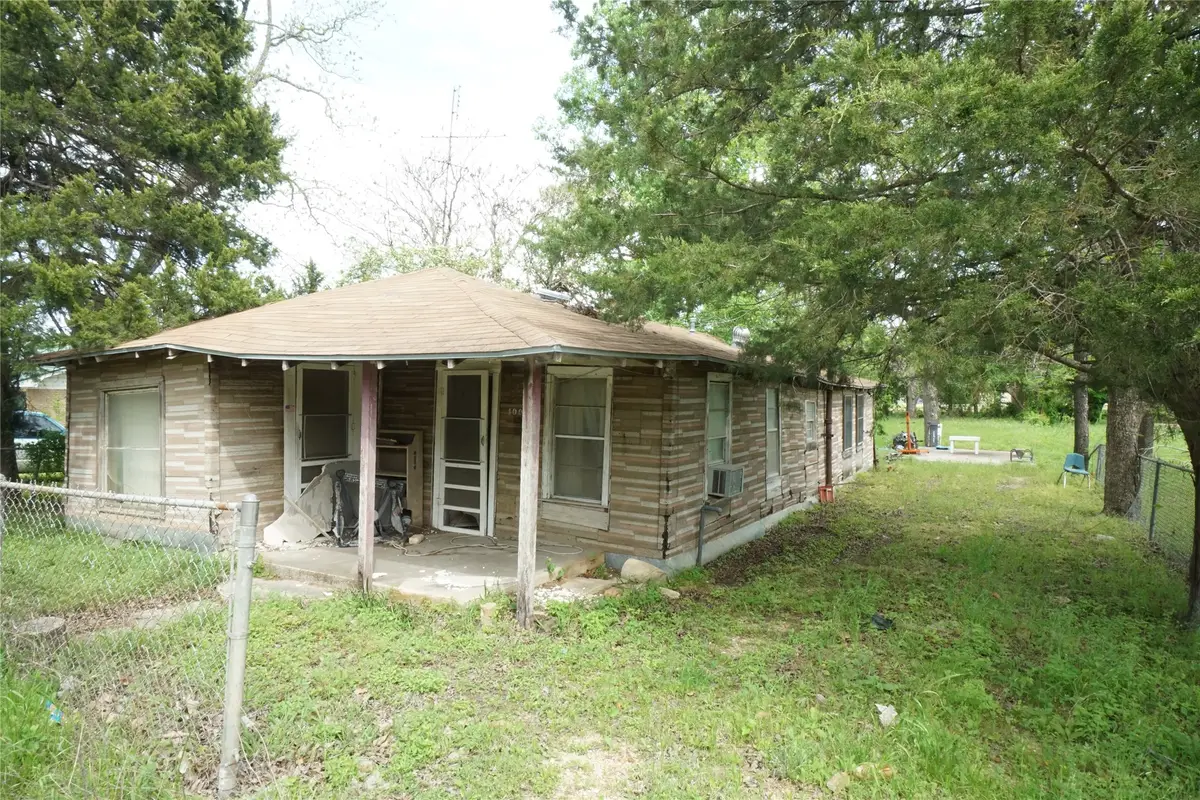 1003 N Jefferson Avenue, Cameron, TX 76520 - Image #1