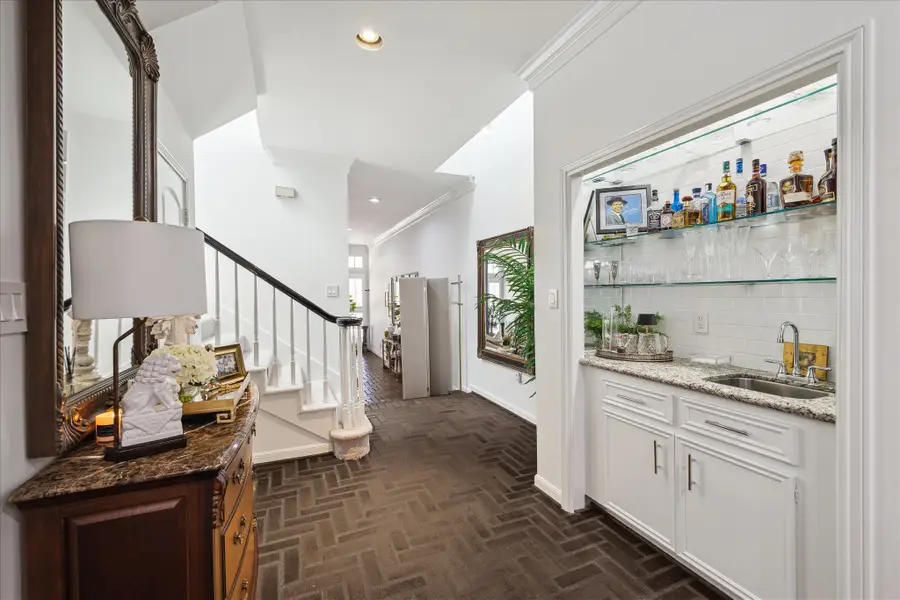 2220 Fulham Court, Houston, TX 77063 - Image #2