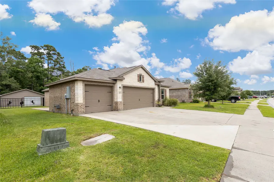 426 Kickapoo Drive, Anahuac, TX 77514 - #2