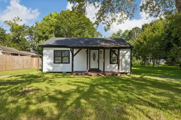 312 Steddum Drive, League City, TX 77573