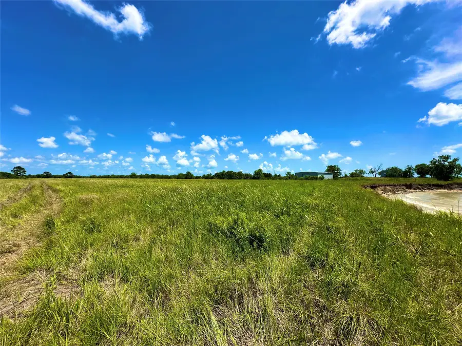 2101 W Bayshore Road, Anahuac, TX 77514 - Image #3
