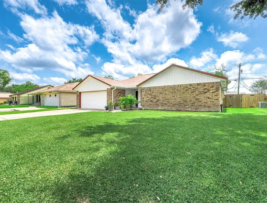 720 S Remington Drive, Angleton, TX 77515 - #3