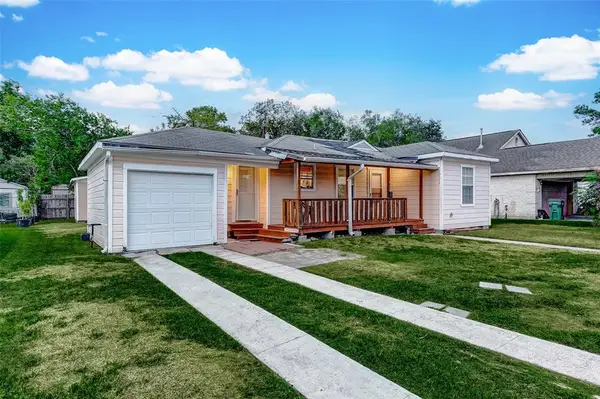 913 Maple Avenue, Pasadena, TX 77506