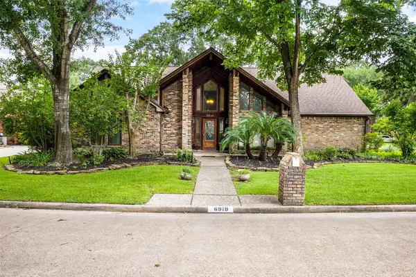 6919 Fawncliff Drive, Houston, TX 77069