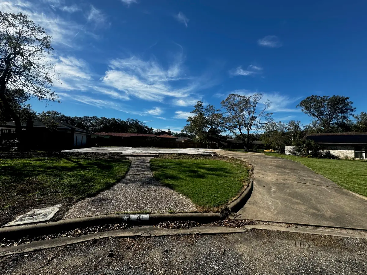 4 Shadow Lane, Bay City, TX 77414 - Image #1