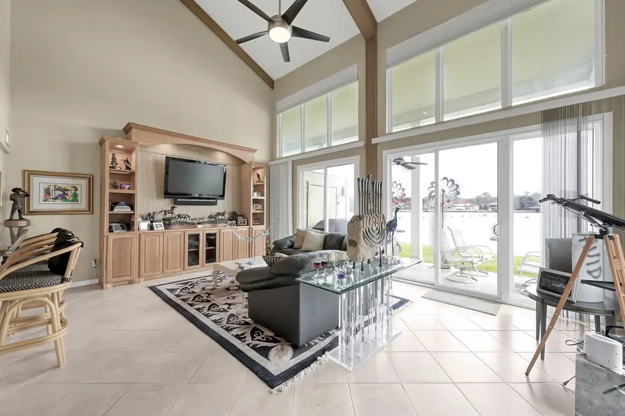 63 April Point Drive S, Montgomery, TX 77356 - Image #2