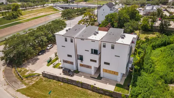 2239 N Macgregor Way, Houston, TX 77004