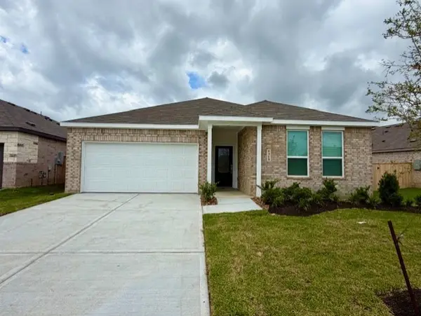 9215 Alaska Shores Drive, Baytown, TX 77521
