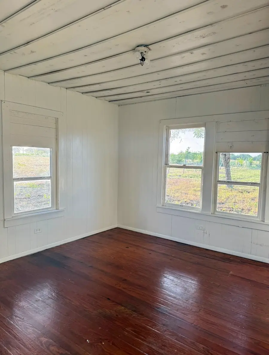 1 Berger Road, Schulenburg, TX 78945 - #3