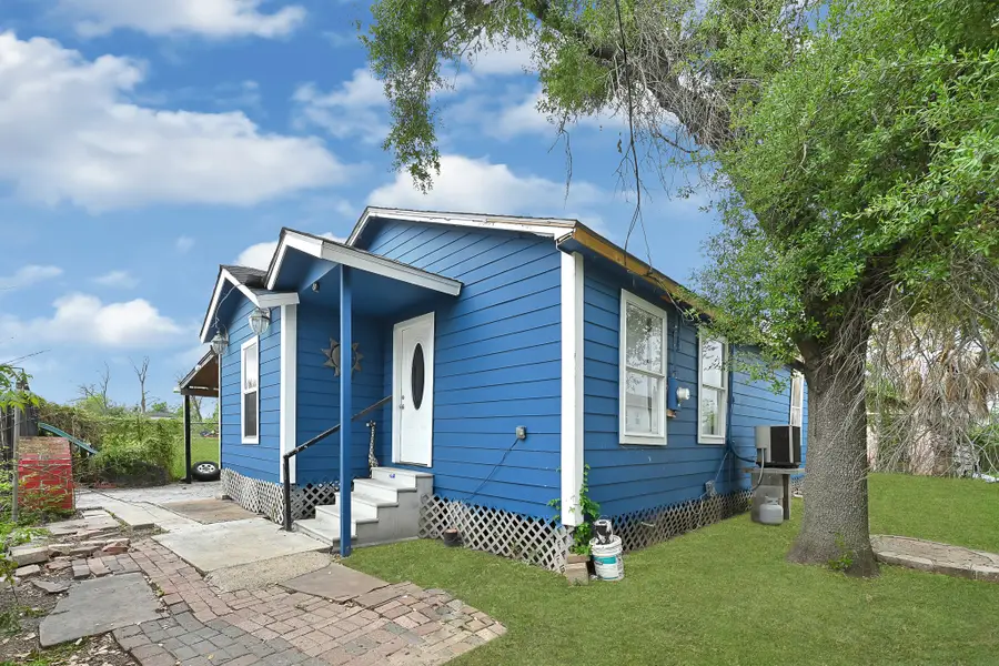 5015 Falls Street, Houston, TX 77026 - Image #2