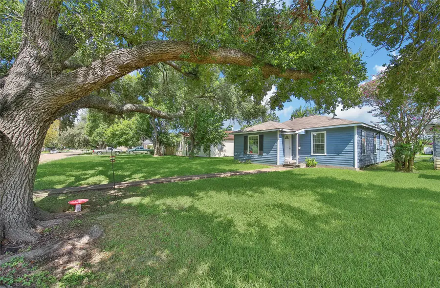 1606 W 8th Street, Freeport, TX 77541 - Image #2