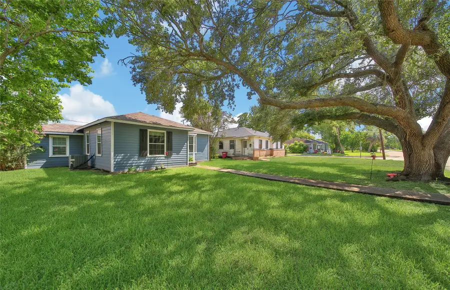 1606 W 8th Street, Freeport, TX 77541 - Image #3