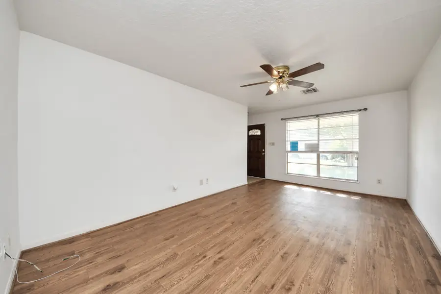 5710 Saxon Drive, Houston, TX 77092 - #3