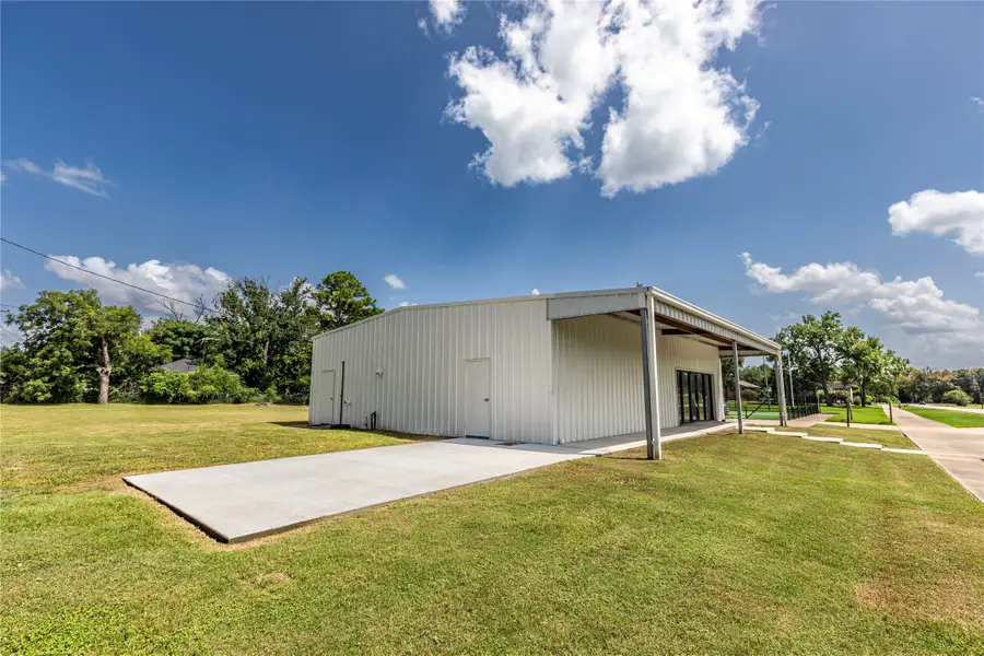 425 E Obryant Street, Bellville, TX 77418 - Image #2
