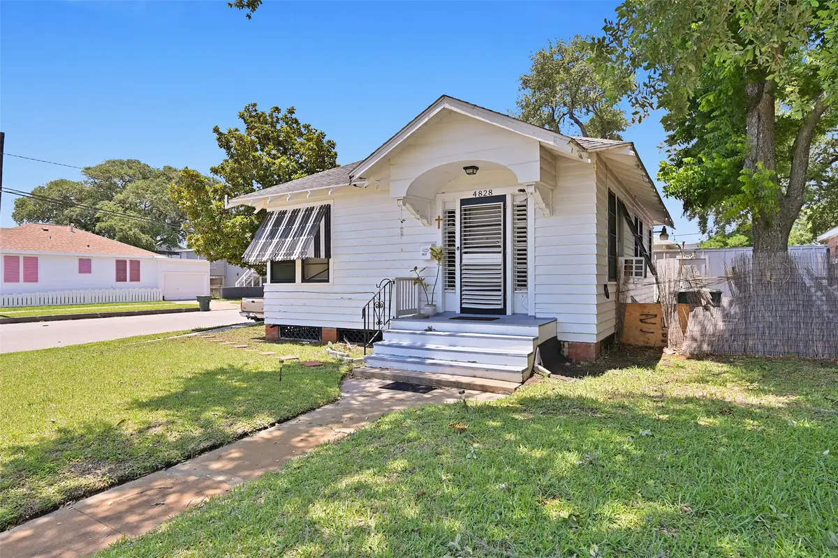 4828 Avenue Q 1/2, Galveston, TX 77551 - Image #1