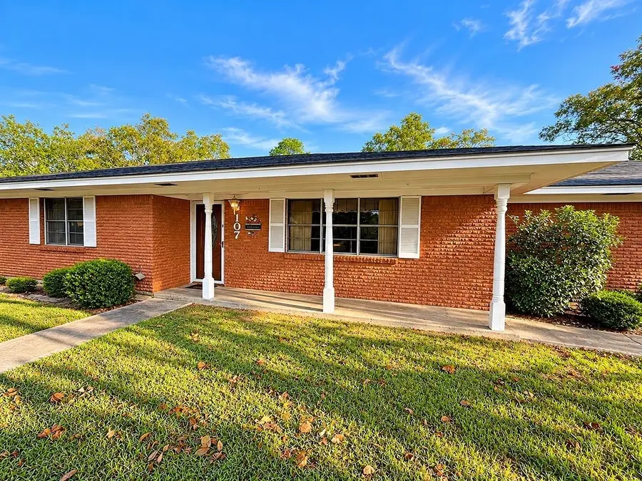 107 Franklin Street, Weimar, TX 78962 - #2