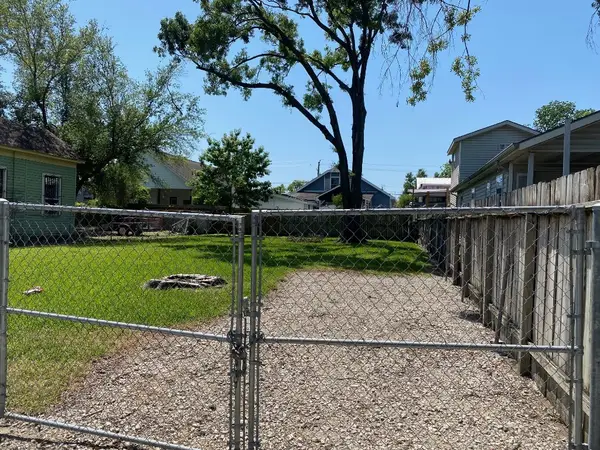 1911 Chestnut Street, Houston, TX 77009