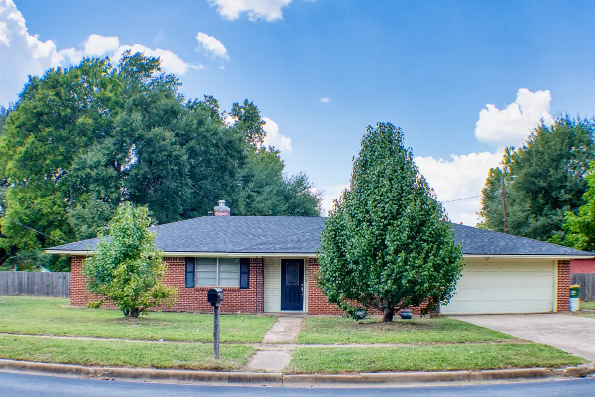 202 Rose Marie Boulevard, Hearne, TX 77859 - Image #1