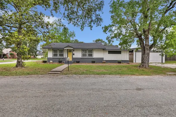 302 E Kay Street, Dayton, TX 77535