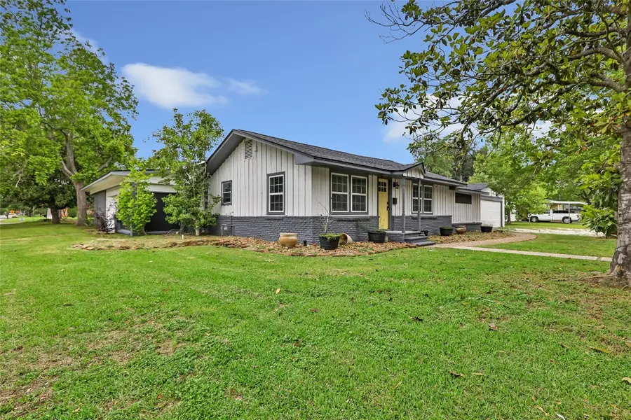 302 E Kay Street, Dayton, TX 77535 - #2