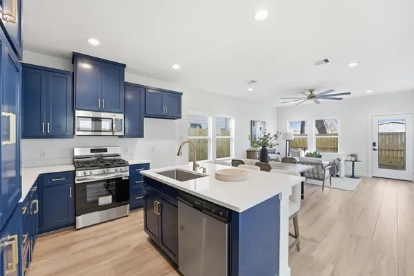 528 N 4th Street, La Porte, TX 77571