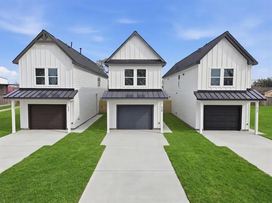 528 N 4th Street, La Porte, TX 77571 - #2