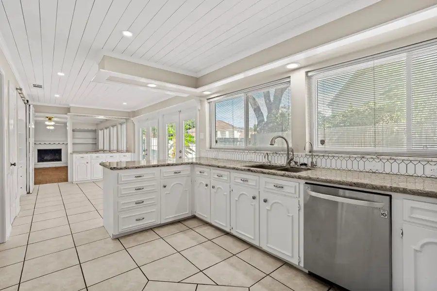 805 Chevy Chase Circle, Sugar Land, TX 77478 - Image #2