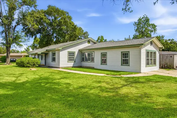 311 Burnett Drive, Baytown, TX 77520