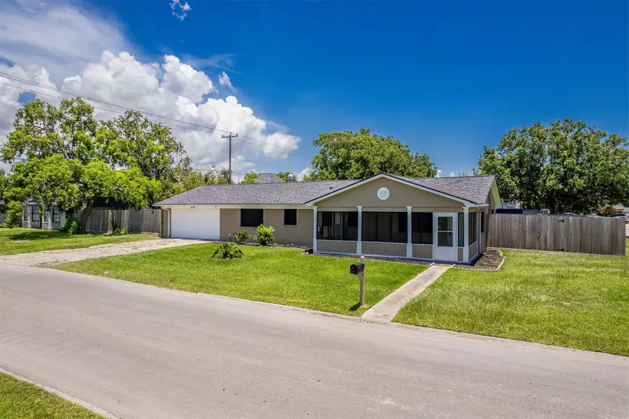130 Bay Ridge Drive, Baytown, TX 77523 - #2