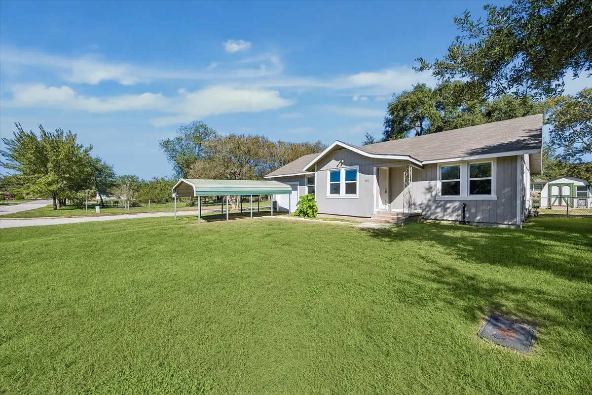 706 15th Street, Hempstead, TX 77445 - #1