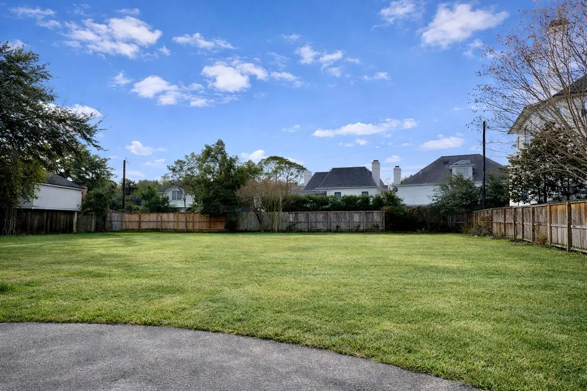 25 W Broad Oaks Drive, Houston, TX 77056 - #1