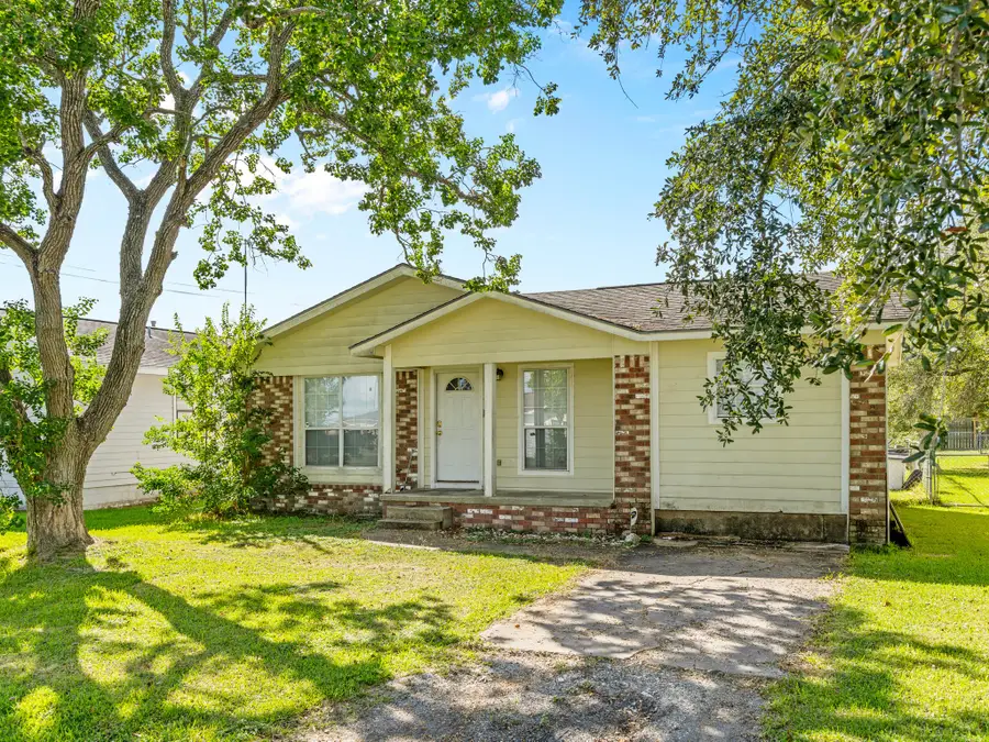 219 E Beecher Avenue, Palacios, TX 77465 - Image #3