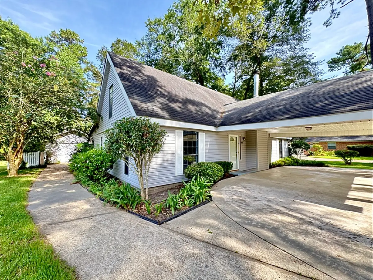 719 E Wildwood Drive, Village Mills, TX 77663 - Image #1