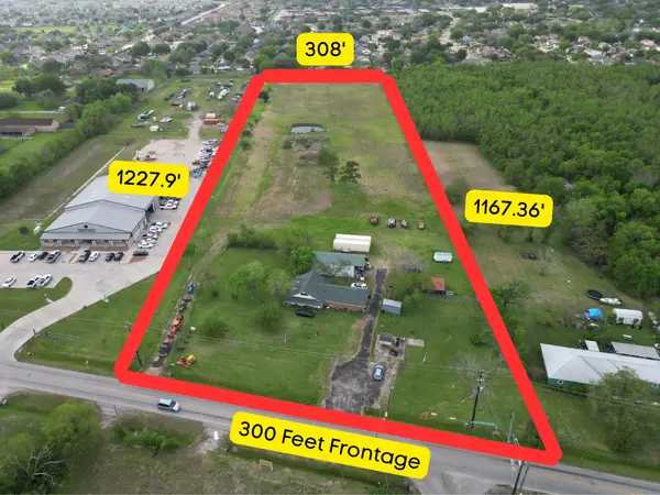 2319 W Cedar Bayou Lynchburg Road, Baytown, TX 77521