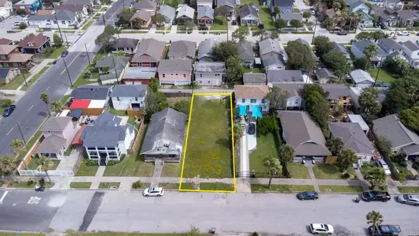 3616 Avenue S 1/2, Galveston, TX 77550