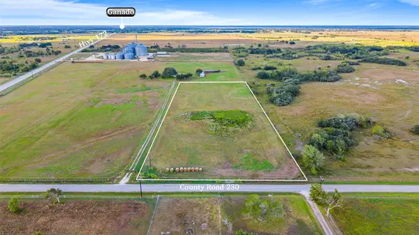 130 County Road 230, Ganado, TX 77962