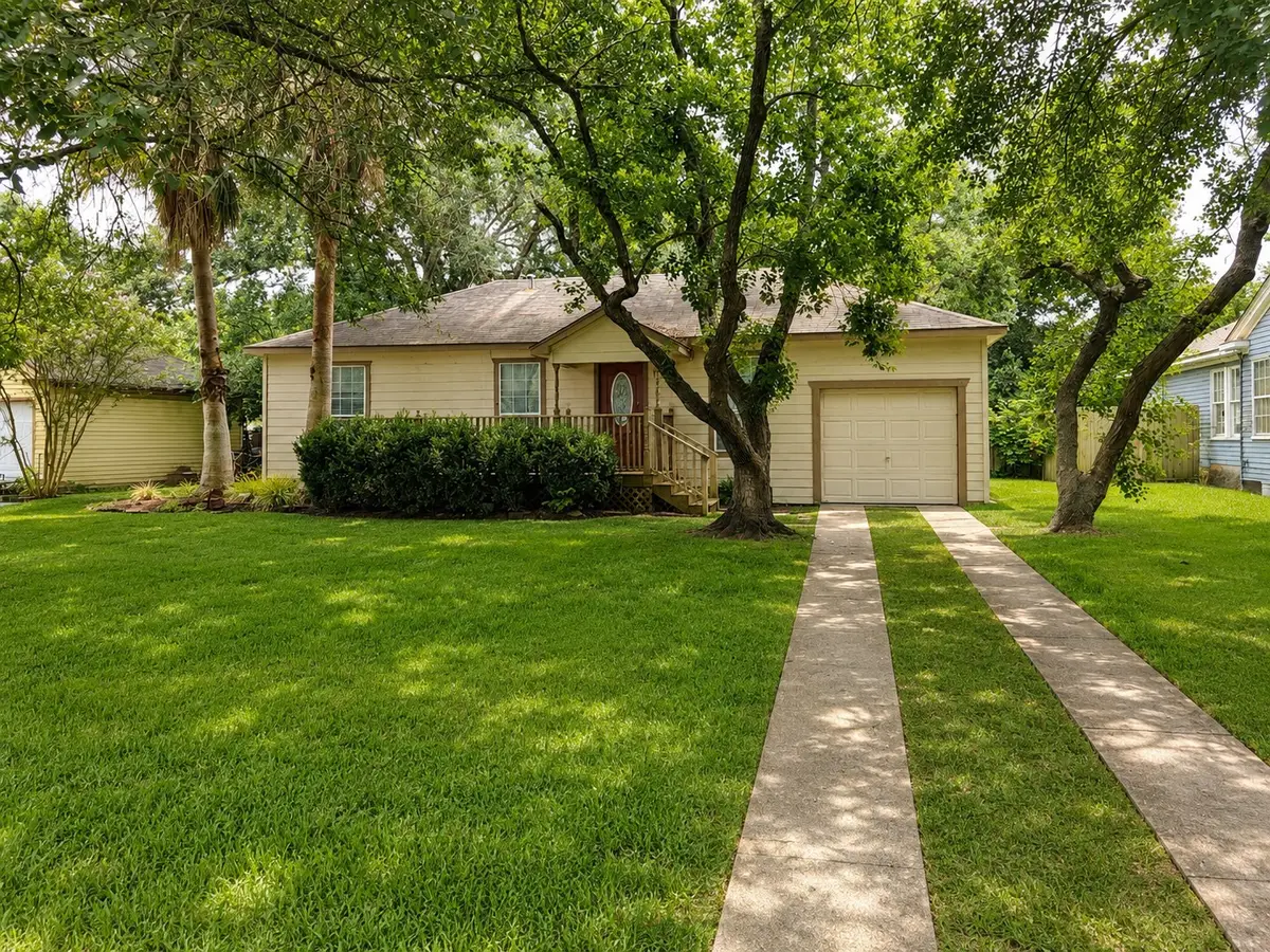 1211 17th Avenue N, Texas City, TX 77590 - #1