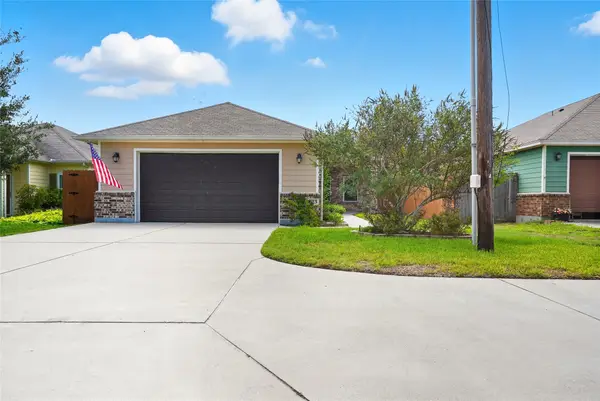 623 W Deberry Avenue, Aransas Pass, TX 78336