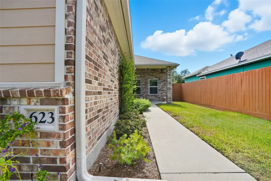 623 W Deberry Avenue, Aransas Pass, TX 78336 - Image #3