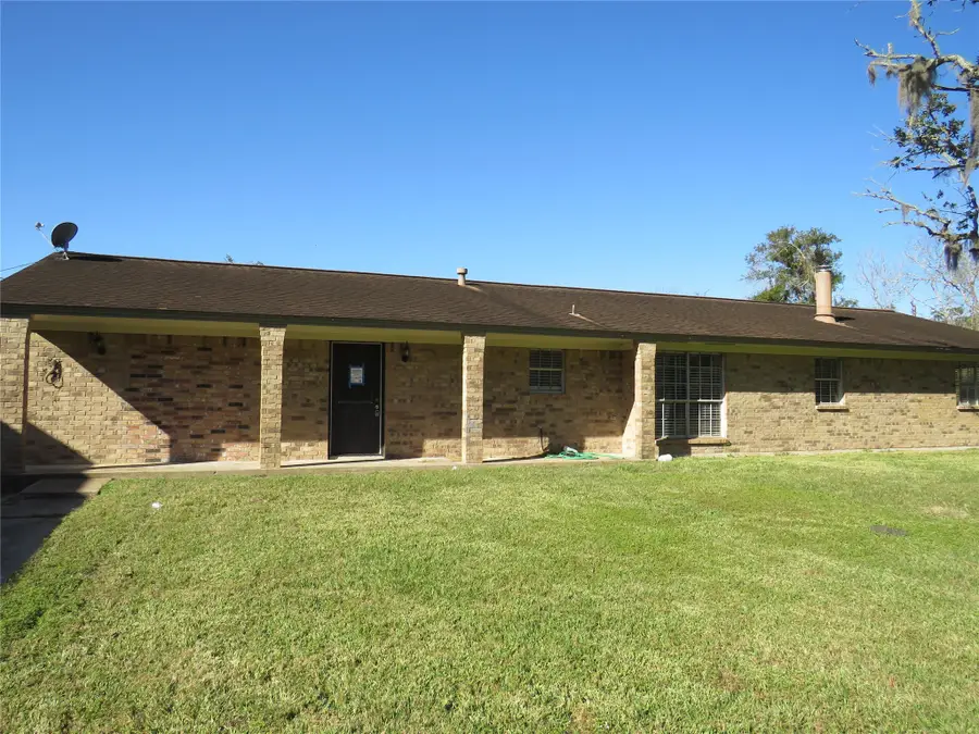 10 Forrest Lane, Angleton, TX 77515 - Image #3
