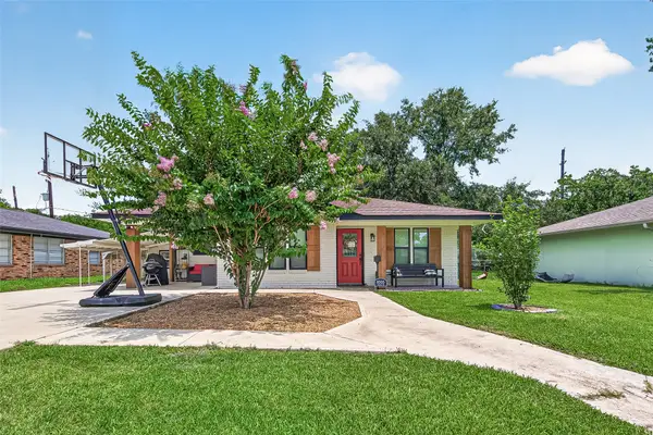 1005 Avenue D, Rosenberg, TX 77471