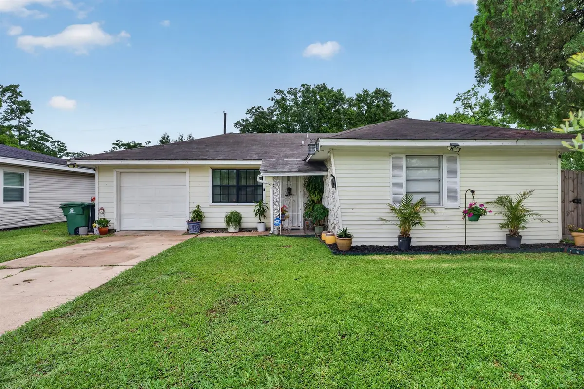 13919 Santa Teresa Road, Houston, TX 77045 - #1