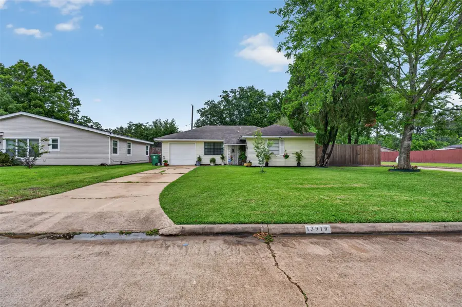 13919 Santa Teresa Road, Houston, TX 77045 - #2
