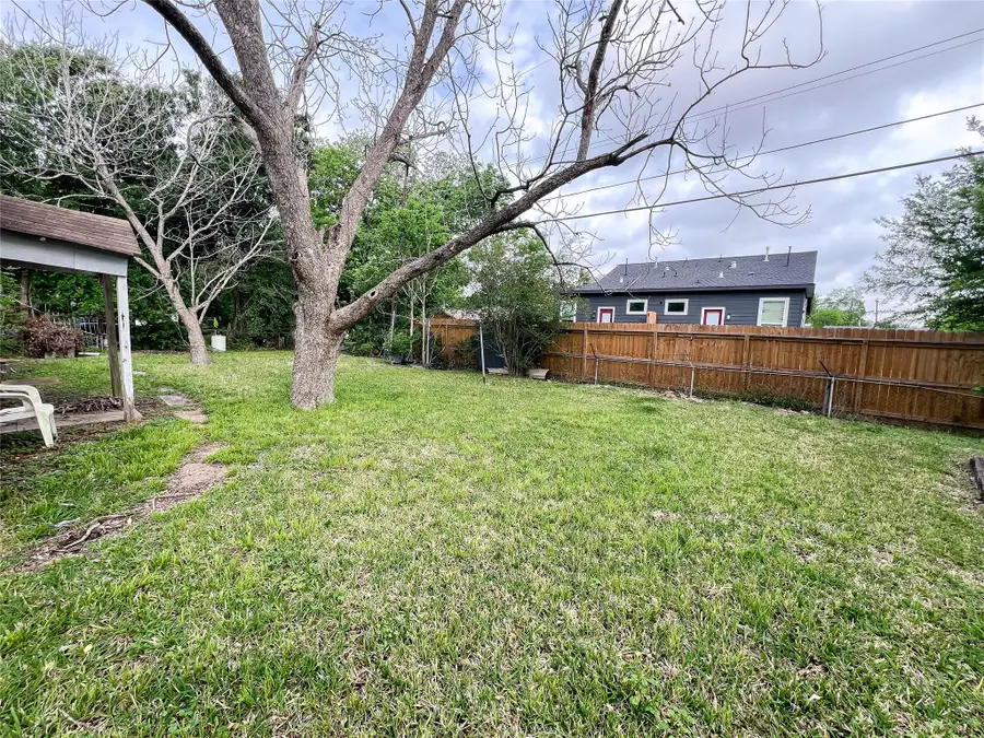 5863 Southgood Street, Houston, TX 77033 - #2
