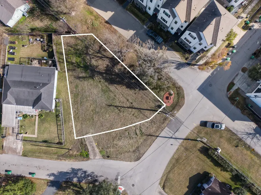 1801 W 14th 1/2 Street, Houston, TX 77008 - #2