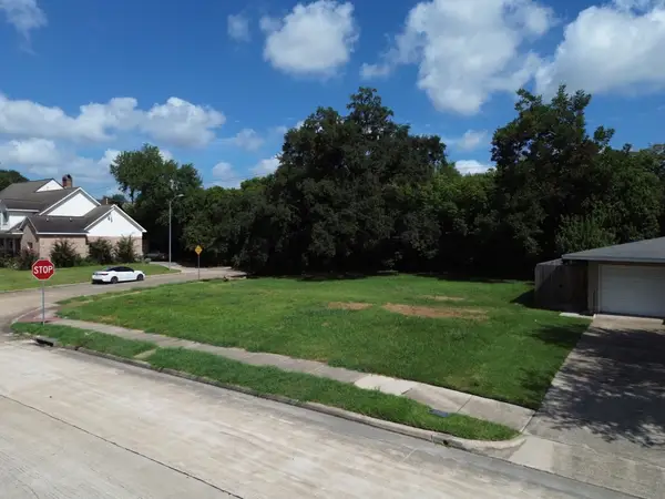 5346 Schumacher Ln, Houston, TX 77056