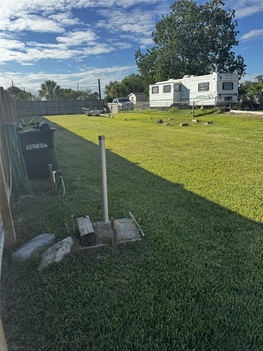 2226 Avenue L, Dickinson, TX 77539 - Image #2